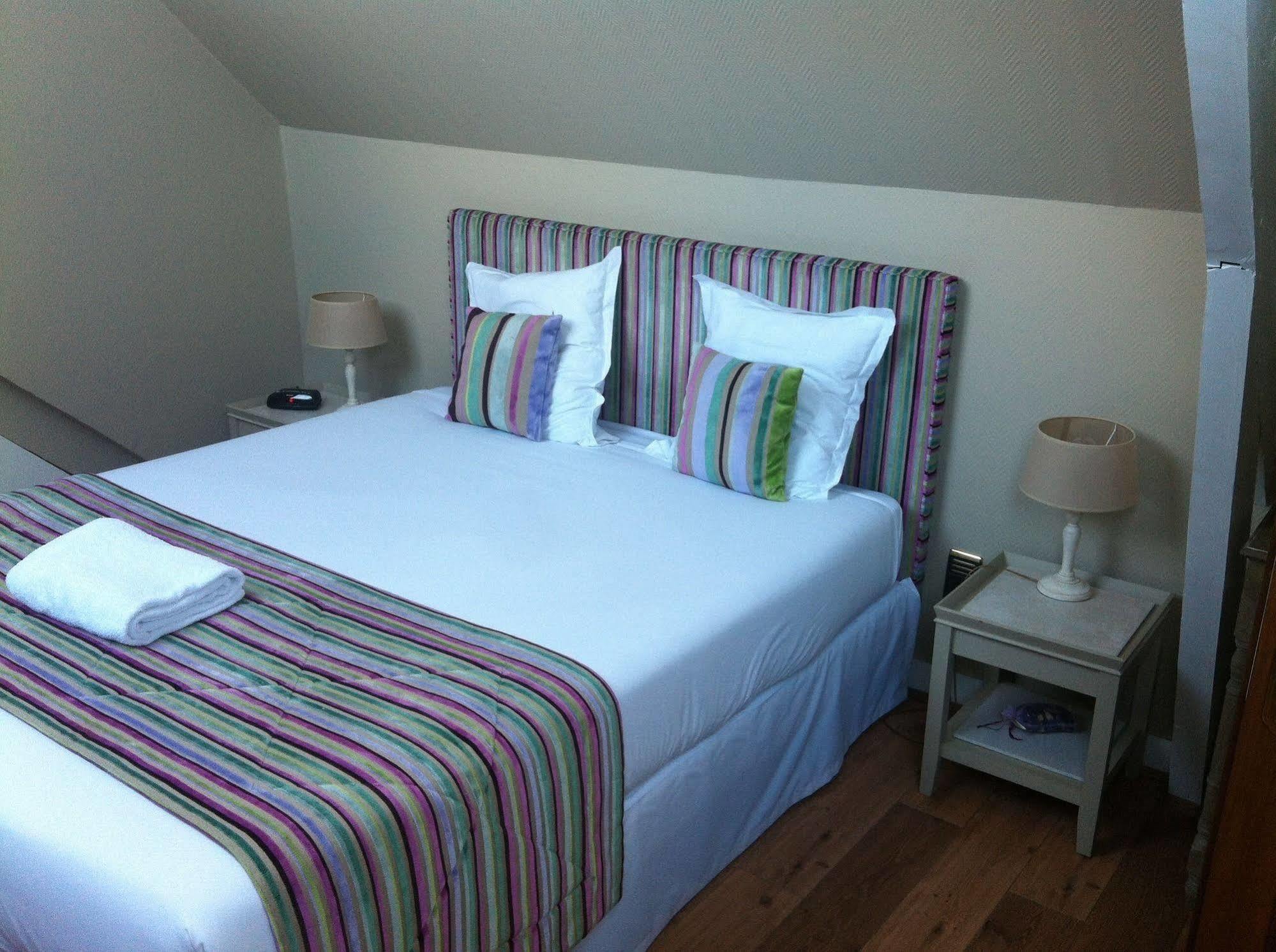 Saint Graal Bed and Breakfast Chamant Exterior foto