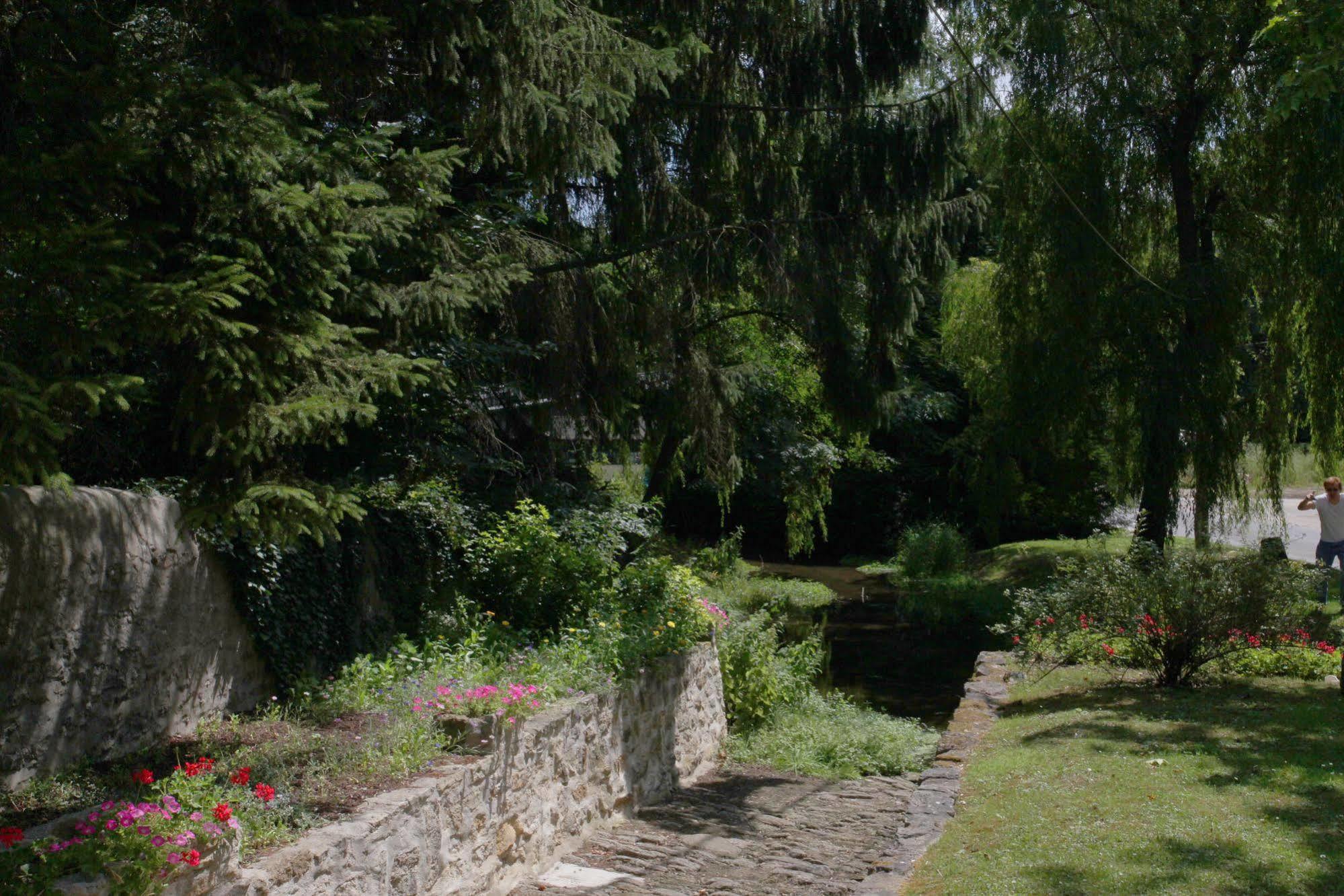 Saint Graal Bed and Breakfast Chamant Exterior foto